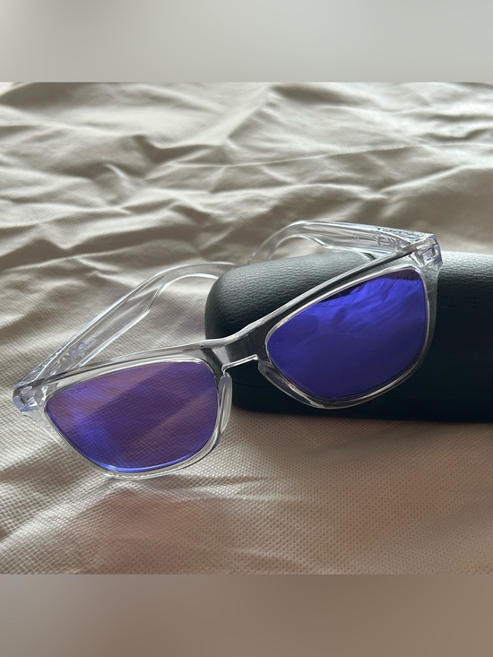 Oakley Frogskins Polished Clear w/Prism Violet lens main image 10